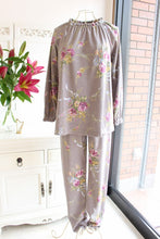 画像をギャラリービューアに読み込む, IKUKO スムース花柄プリント ラグランスリーブパジャマ