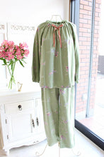 画像をギャラリービューアに読み込む, IKUKO 綾ネル花柄プリント ラグランスリーブパジャマ