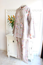 画像をギャラリービューアに読み込む, IKUKO 綾ネル花柄プリント 襟付きパジャマ