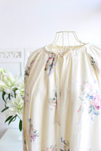 画像をギャラリービューアに読み込む, IKUKO 綾ネル花柄かぶりタイプネグリジェ