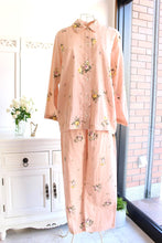 画像をギャラリービューアに読み込む, IKUKO Wガーゼ花柄プリント 襟付き長袖パジャマ