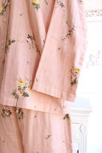 画像をギャラリービューアに読み込む, IKUKO Wガーゼ花柄プリント 襟付き長袖パジャマ