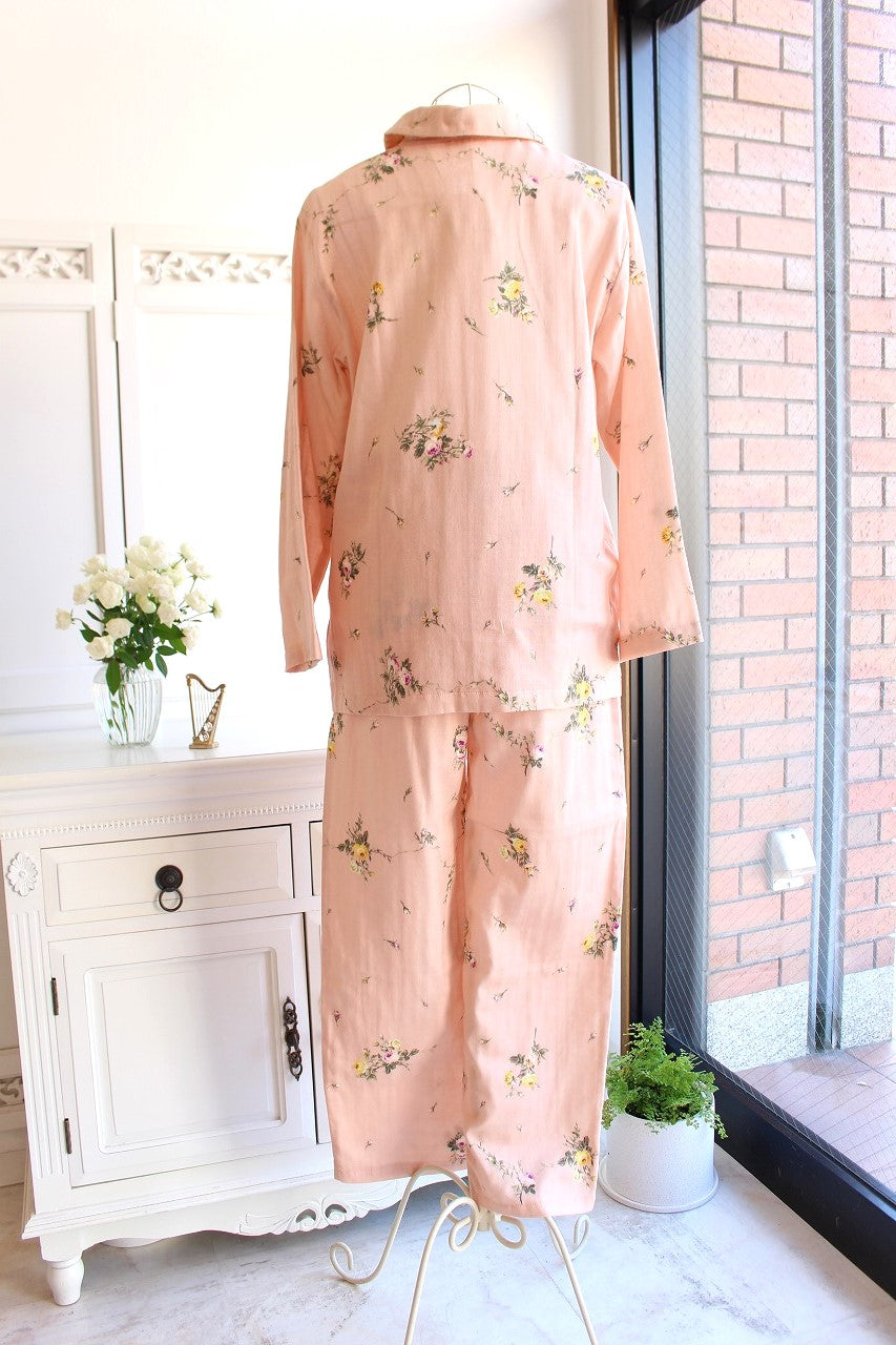 IKUKO 花柄 長袖パジャマサイズ3新品 IKUKO Wガーゼ花柄プリント 襟付き長袖パジャマ – La Sorbonne
